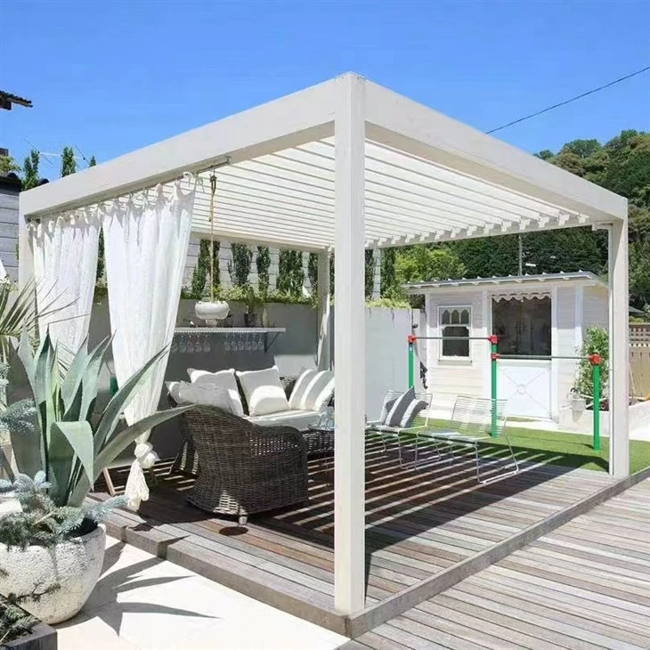 Pergola elèctrica amb estructura metàl·lica