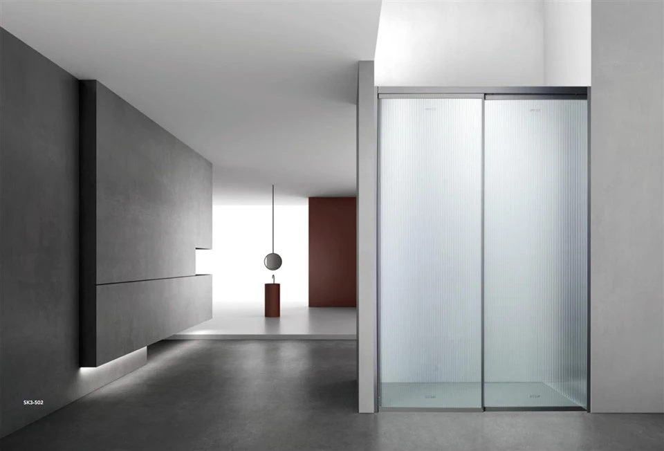 Figured Glass Sliding Door Shower Room